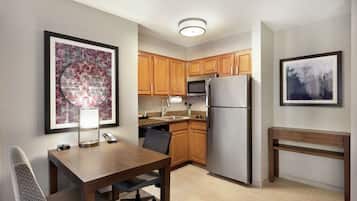 Suite, 1 Bedroom, Non Smoking | Private kitchen