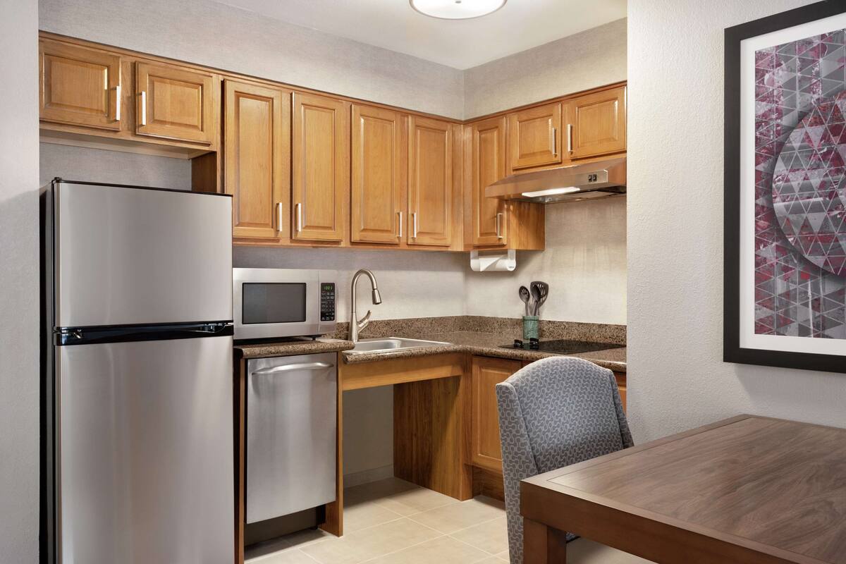fridge, microwave, stovetop, dishwasher