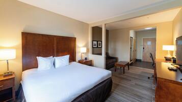 Suite, 1 King-Bett | Schreibtisch, Verdunkelungsvorhänge, Bügeleisen/Bügelbrett