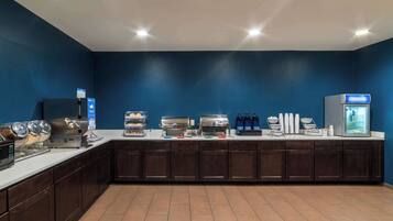 Tägliches inbegriffenes kontinentales Frühstück