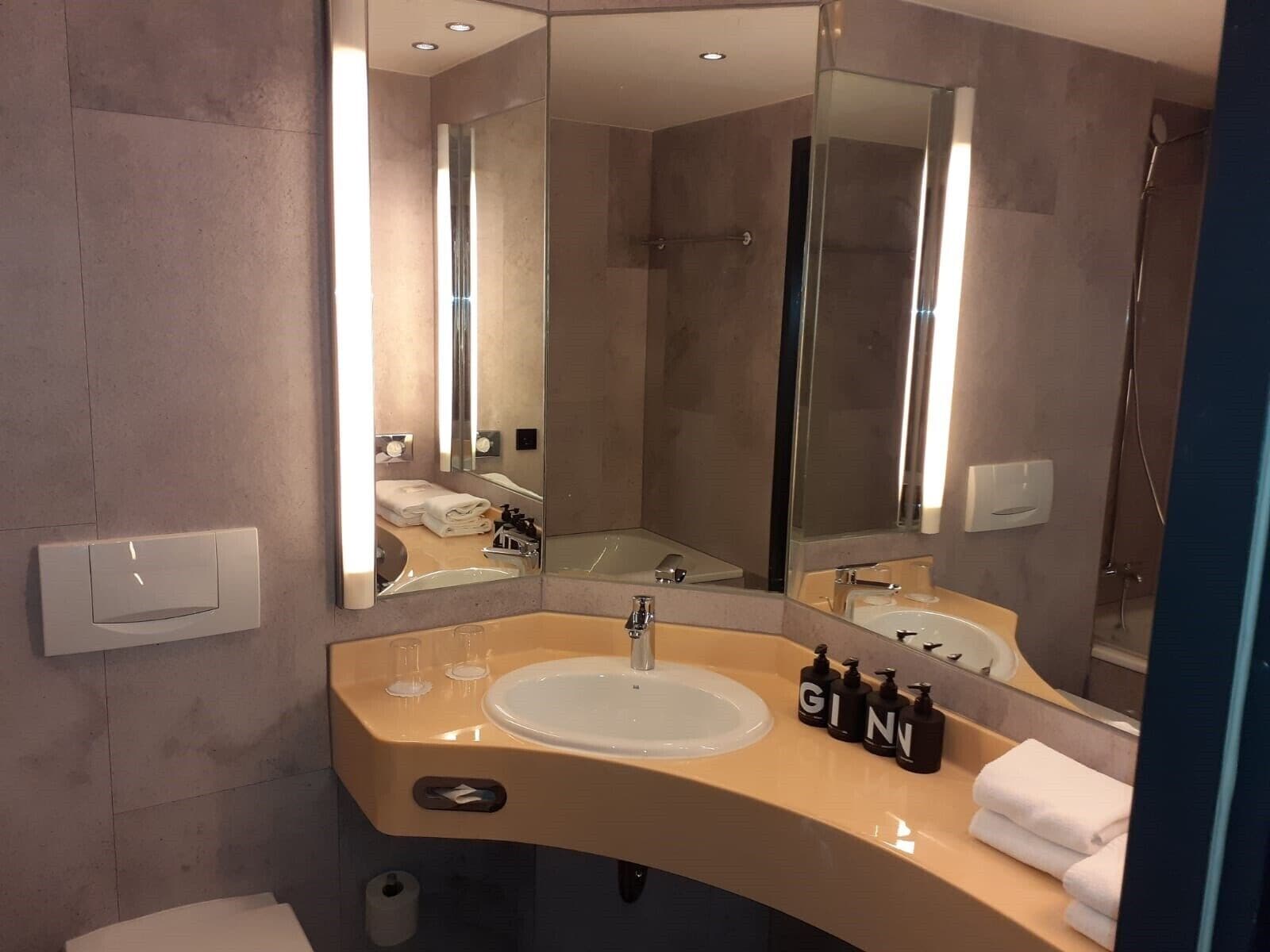 combined shower/bathtub, designer toiletries, hair dryer, towels