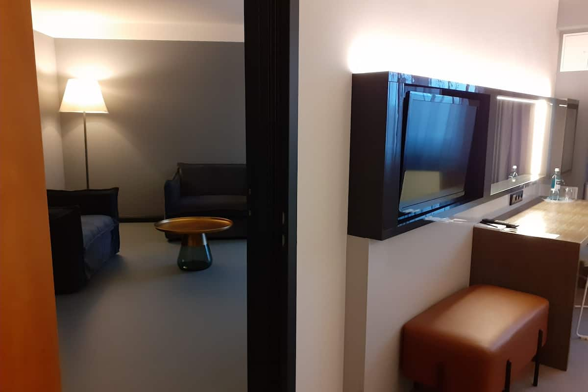 Superior Suite | Living area | LCD TV, pay movies