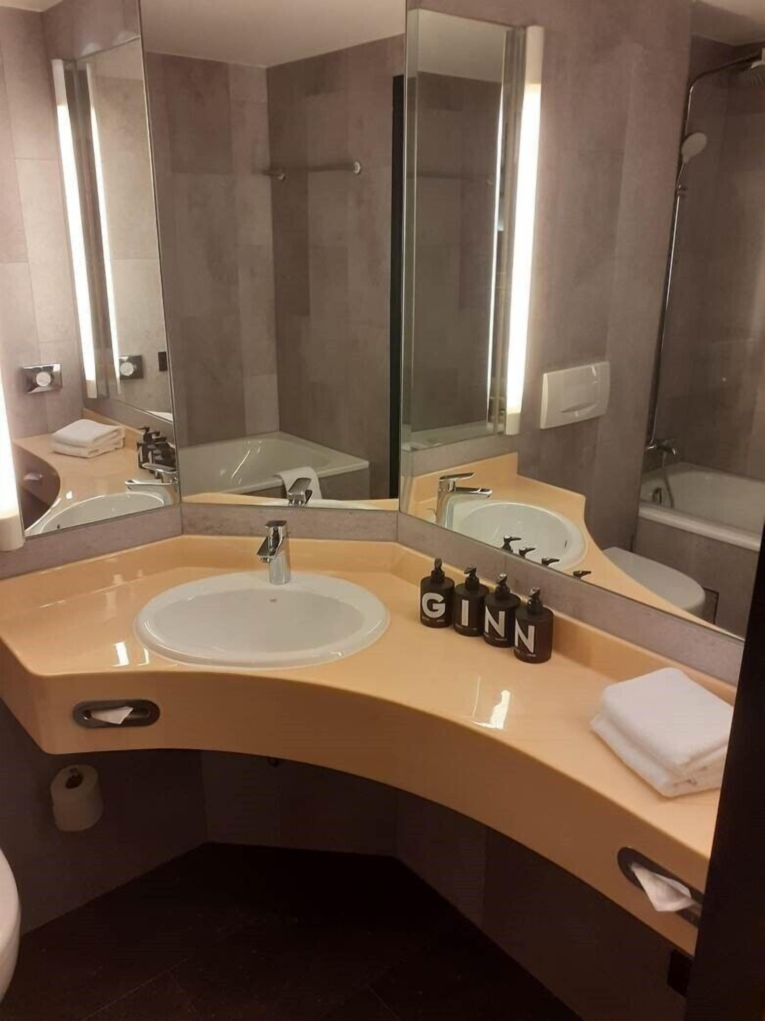 combined shower/bathtub, designer toiletries, hair dryer, towels