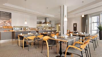 Tägliches Frühstücksbuffet gegen Gebühr