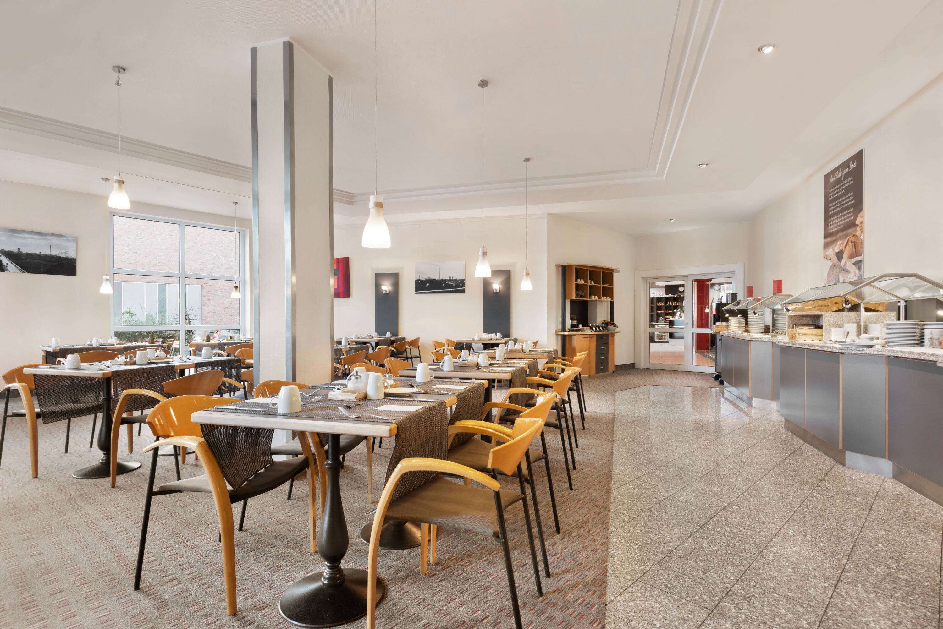 Tägliches Frühstücksbuffet (17.00 EUR pro Person)