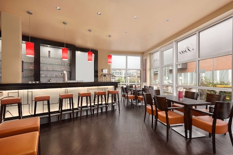 Bar (in loco). Ramada by Wyndham Bottrop