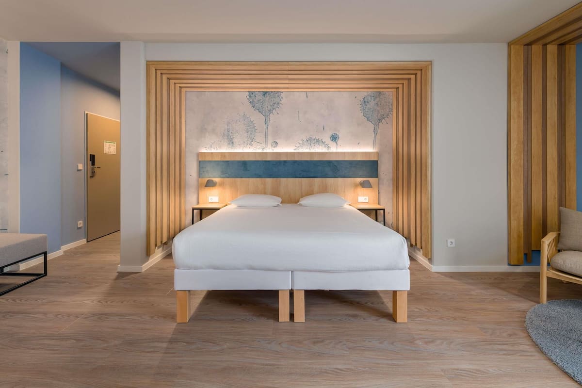 Suite familiale, 1 lit double et 1 canapĂ©-lit | Literie hypoallergĂ©nique, bureau, systĂšme dâinsonorisation