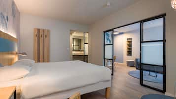 Familien-Suite, 1Â Doppelbett und Schlafsofa | Allergikerbettwaren, Schreibtisch, schallisolierte Zimmer