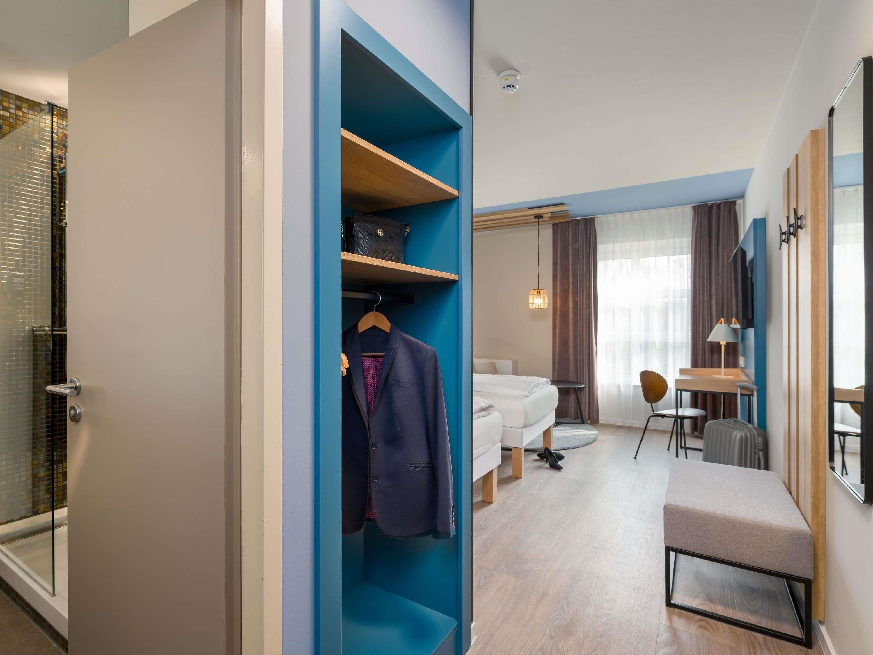 Allergikerbettwaren, Schreibtisch, schallisolierte Zimmer