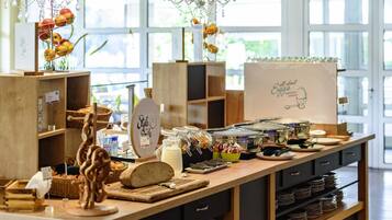 Tägliches Frühstücksbuffet gegen Gebühr