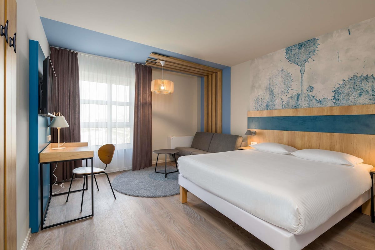 Chambre familiale double | Literie hypoallergĂ©nique, bureau, systĂšme dâinsonorisation