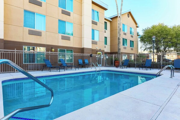 Outdoor pool - Fairfield Inn By Marriott Yuma (Yuma)