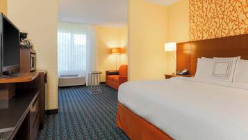 Habitación, 1 cama de matrimonio grande con sofá cama | Escritorio, tabla de planchar con plancha, cunas gratuitas y wifi gratis