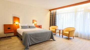 Comfort Double Room | In-room safe, desk, blackout drapes, iron/ironing board