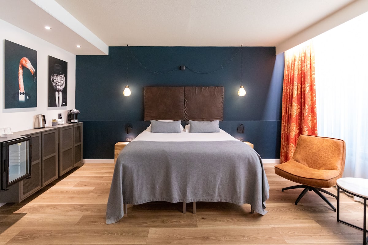 comfort twin room | 1 bedroom, in-room safe, desk, blackout curtains