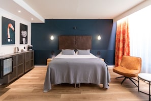 Kahden hengen comfort-huone (kaksi sänkyä) | Tallelokero huoneessa, työpöytä, pimennysverhot, silitysrauta/-lauta