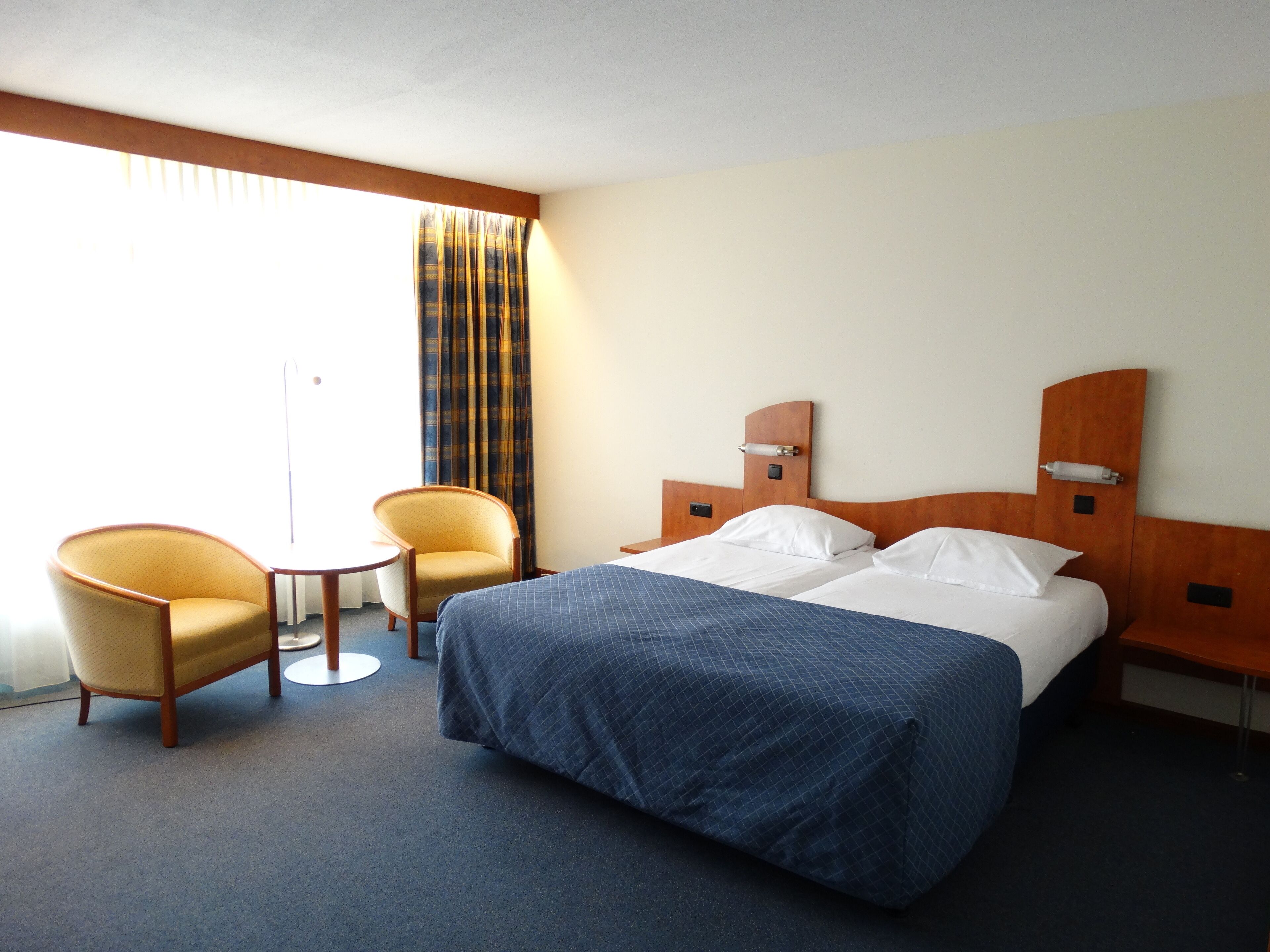 family room | 1 bedroom, in-room safe, desk, blackout curtains