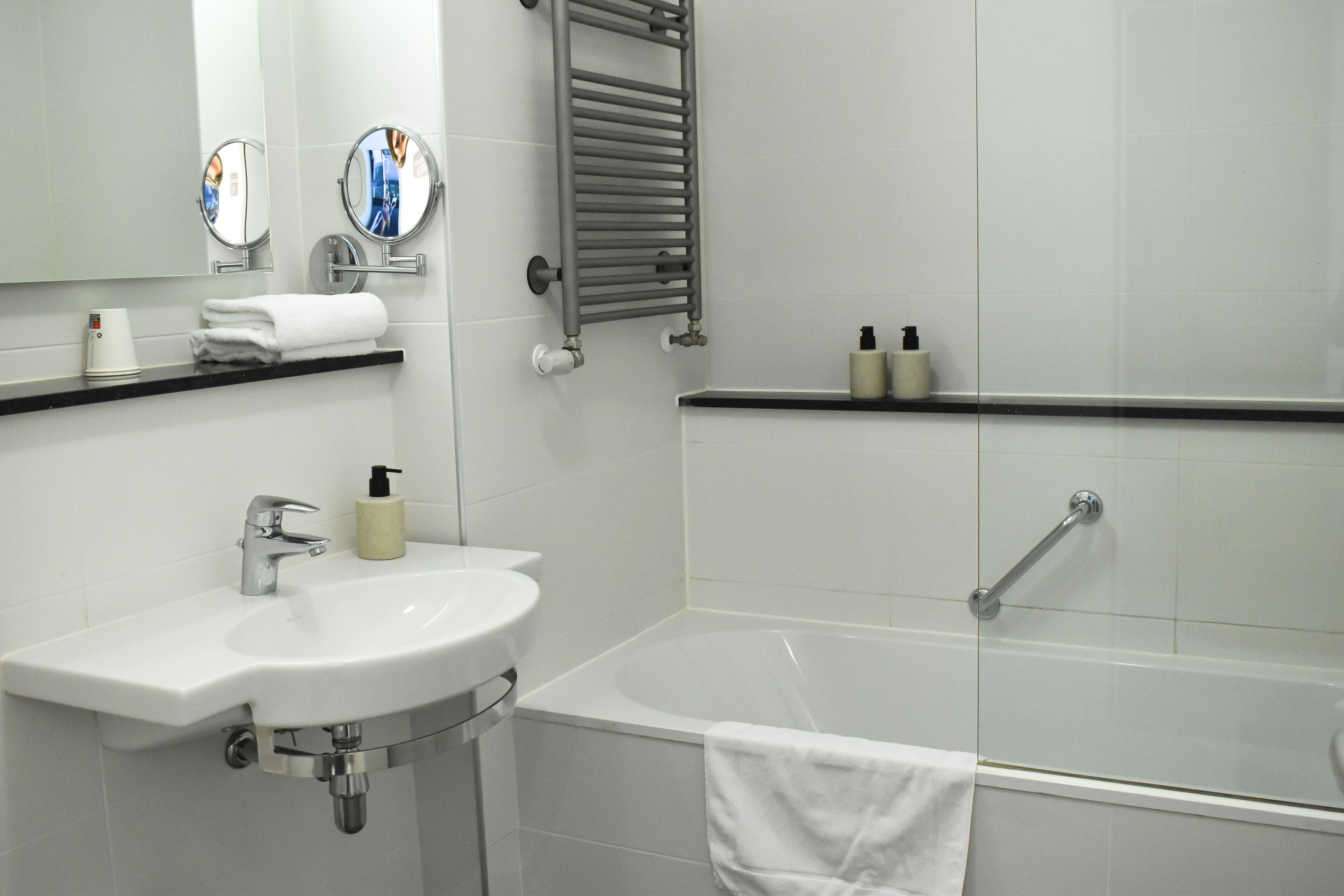 luxury double room | bathroom | combined shower/bathtub, eco-friendly toiletries, hair dryer, towels