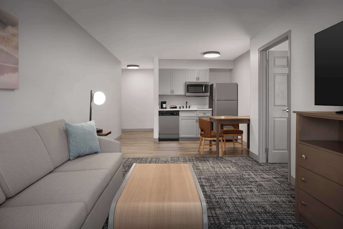 Refrigerador, microondas, parrilla de estufa y lavavajillas