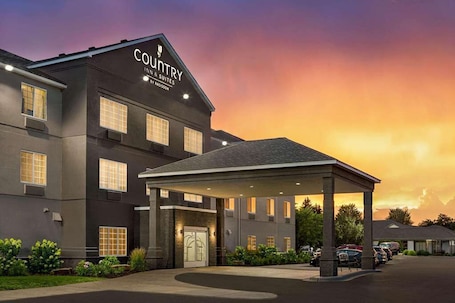 Exterior. Country Inn & Suites by Radisson Stillwater MN