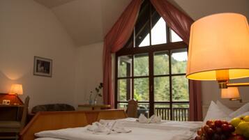 Comfort Double Room | In-room safe, desk, blackout drapes, soundproofing