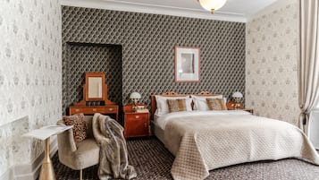 Deluxe Room | 1 bedroom, hypo-allergenic bedding, minibar, in-room safe