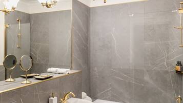 Comfort Single Room | Bathroom | Free toiletries, hair dryer, towels