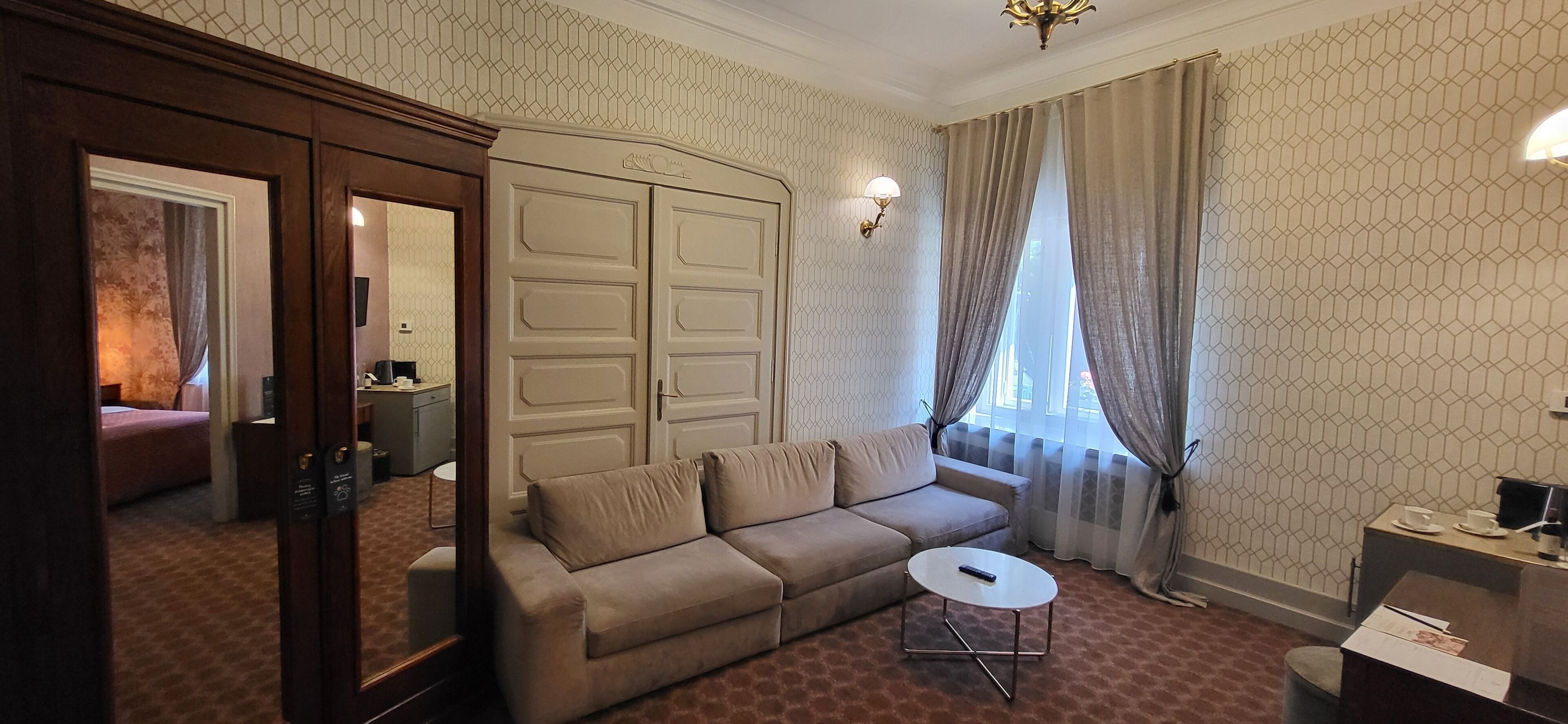 deluxe room | 1 bedroom, hypo-allergenic bedding, minibar, in-room safe