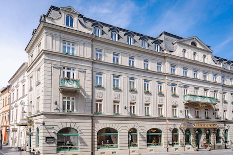 Front of property. Hotel H15 Francuski Old Town - Destigo Hotels