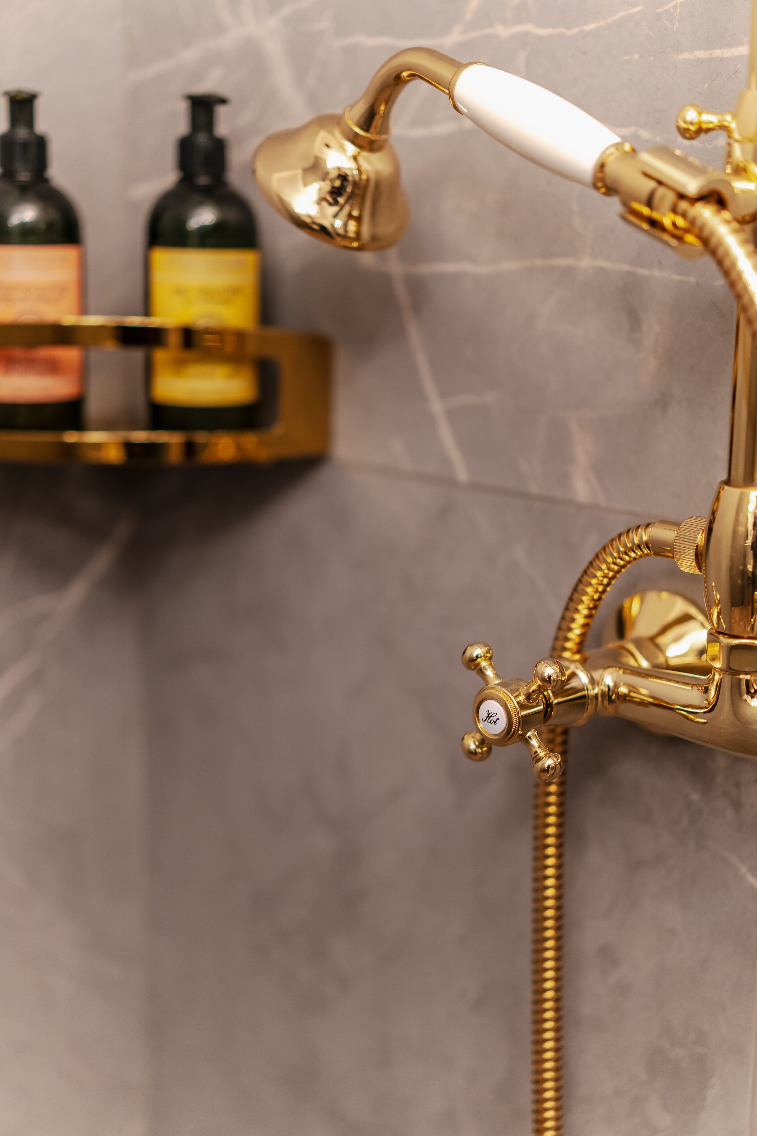 deluxe room | bathroom | free toiletries, hair dryer, towels