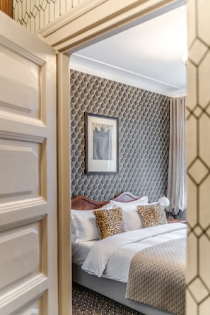 Chambre Deluxe | Literie hypoallergénique, minibar, coffre-fort, décor unique
