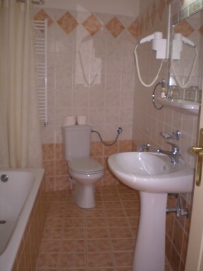 Double Room | Bathroom | Separate tub and shower, rainfall showerhead, free toiletries