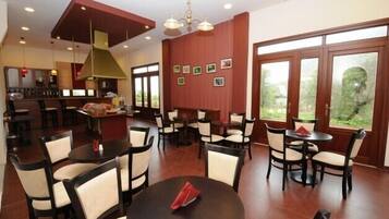 Free daily buffet breakfast