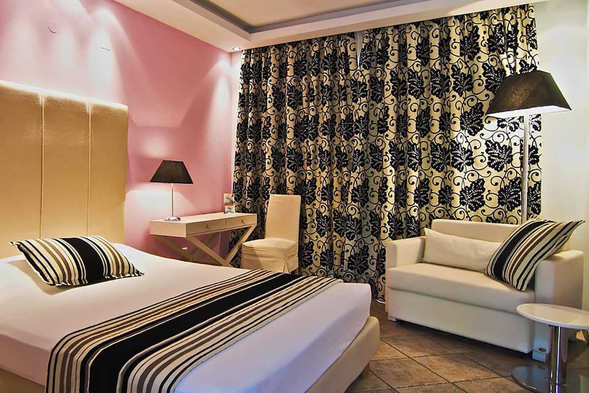 Deluxe Suite, Sea View | Room amenity