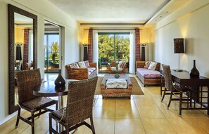 Honeymoon Suite, Sea View | Living room