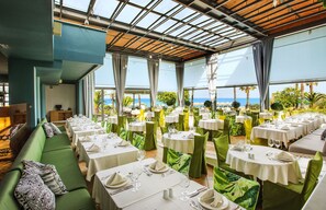 Desayuno completo gratuito y diario