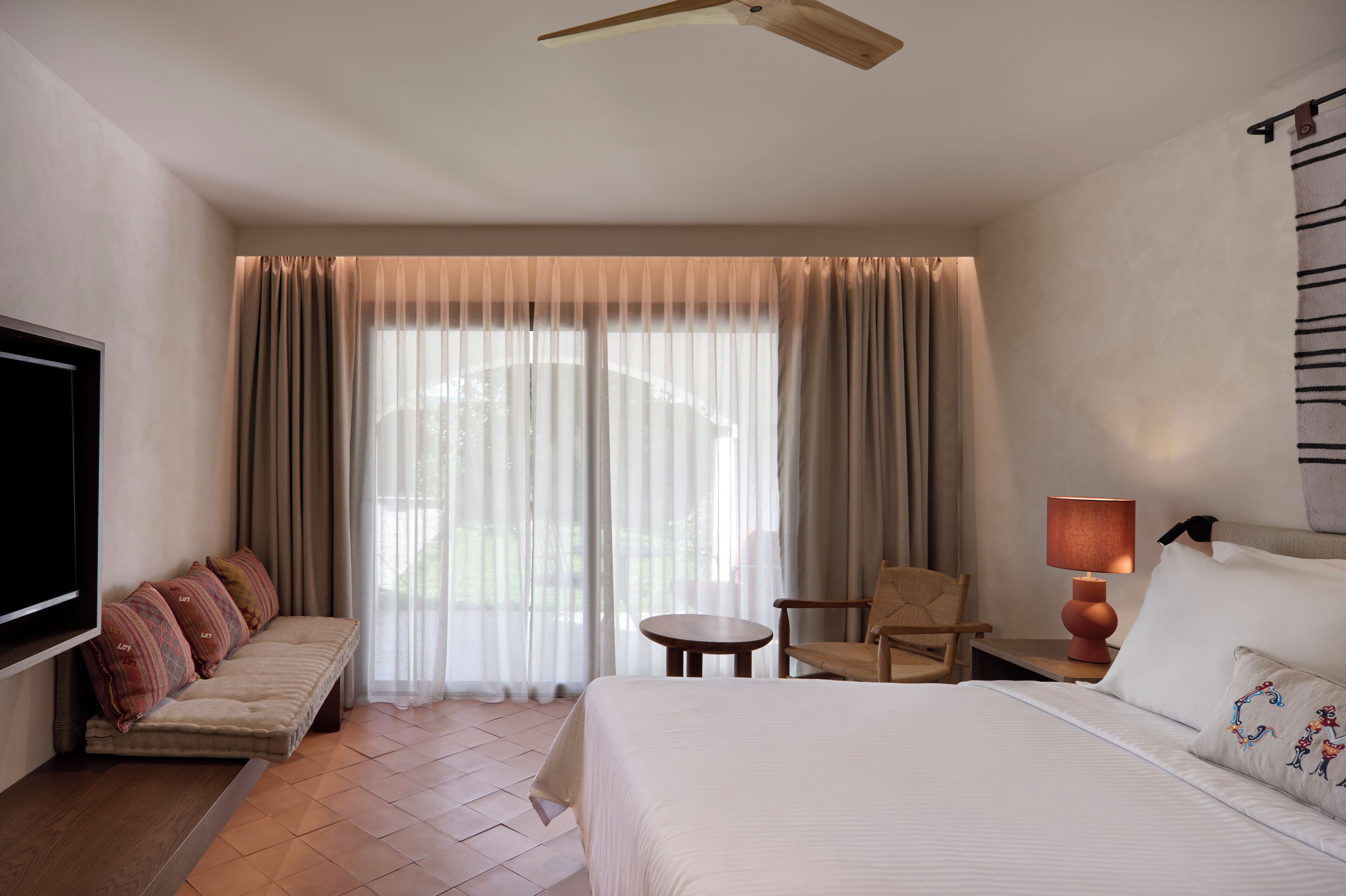 Exclusive Adult Sea-Front View Room (aged 16+) | 客房内保险箱、办公桌、遮光窗帘、熨斗/熨板