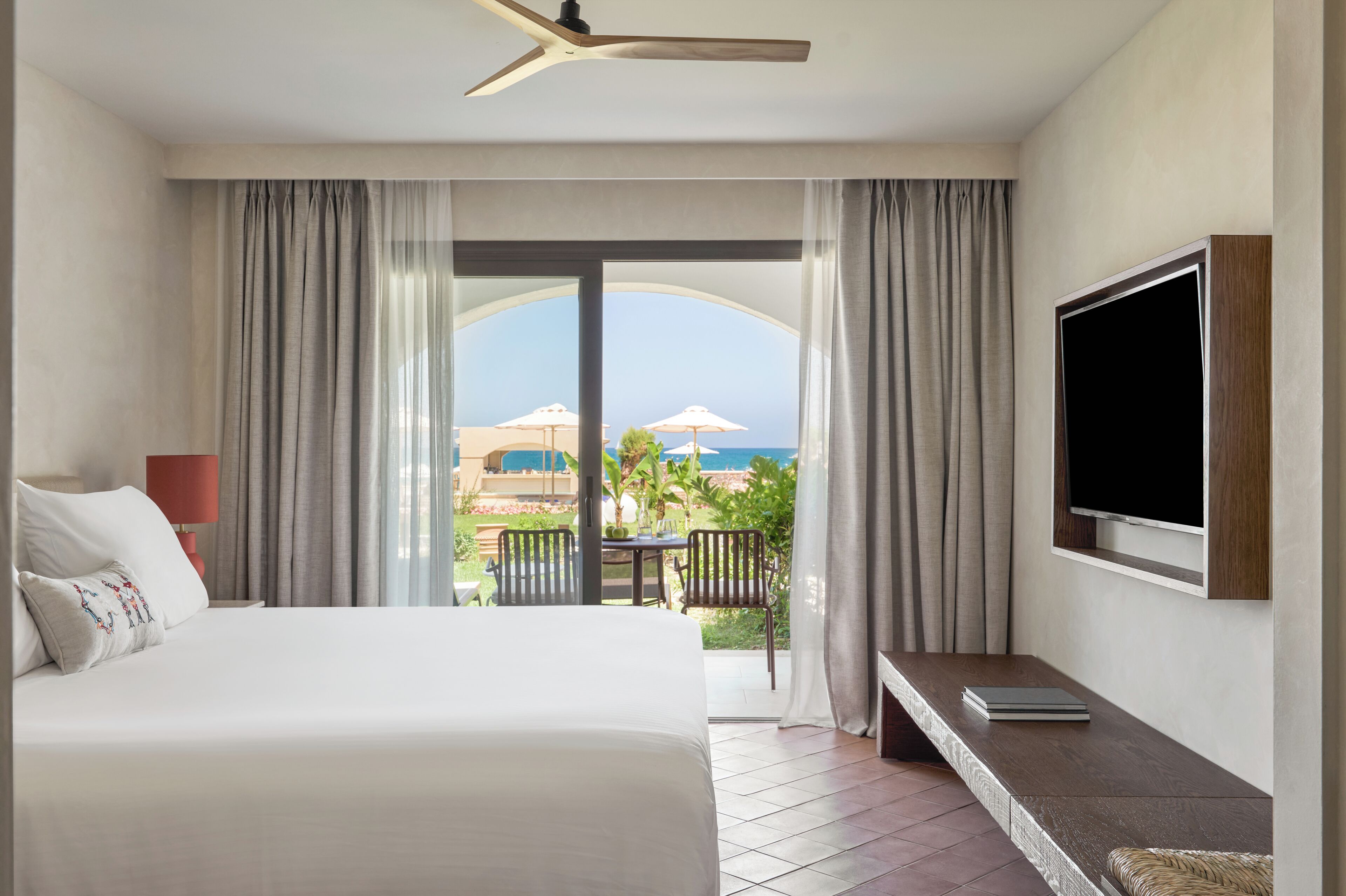 Exclusive Adult Sea View Room (aged 16+) | Minibar, in-room safe, blackout drapes, iron/ironing board