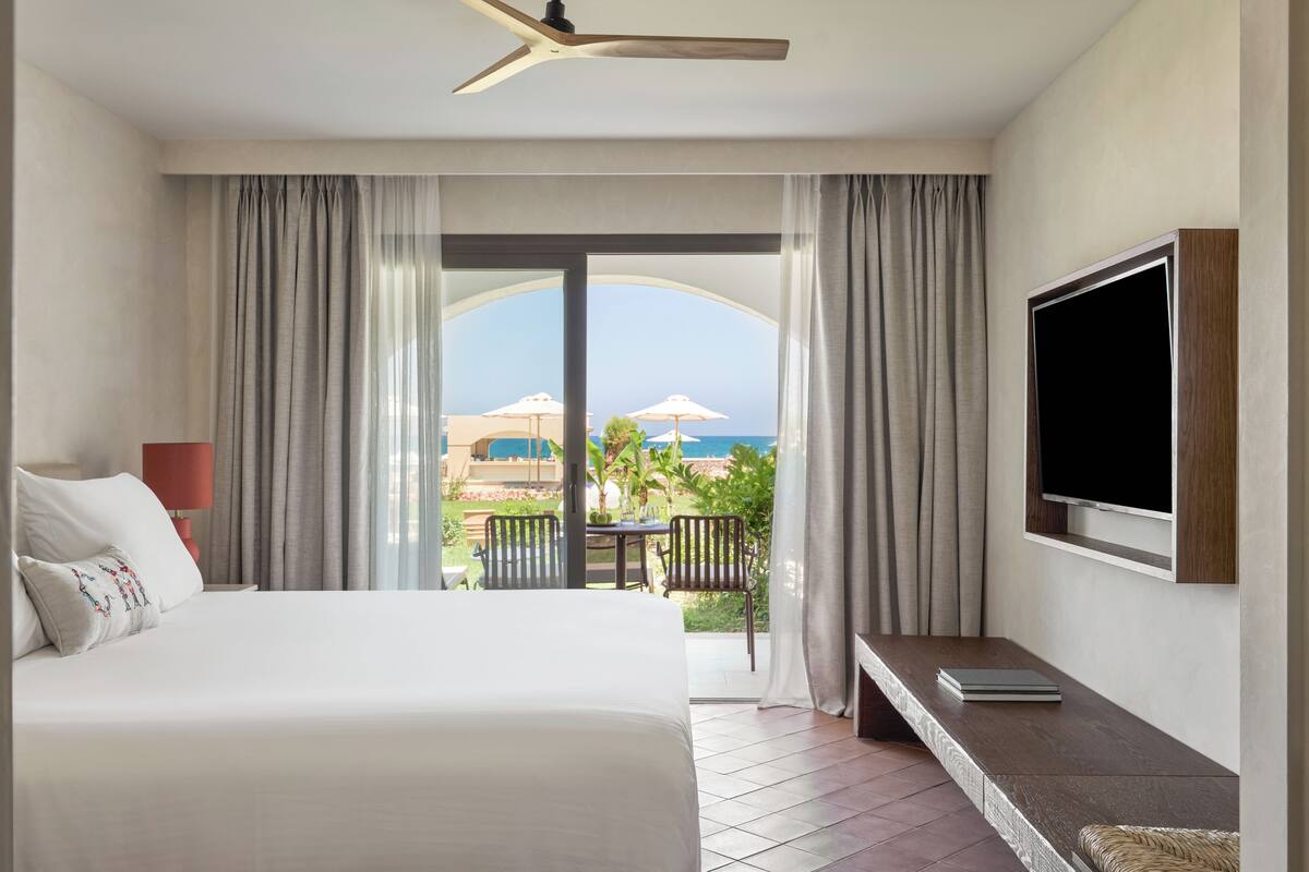 Exclusive Adult Sea View Room (Aged 16+ | Renovated) | Minibar, in-room safe, blackout drapes, iron/ironing board (on request)