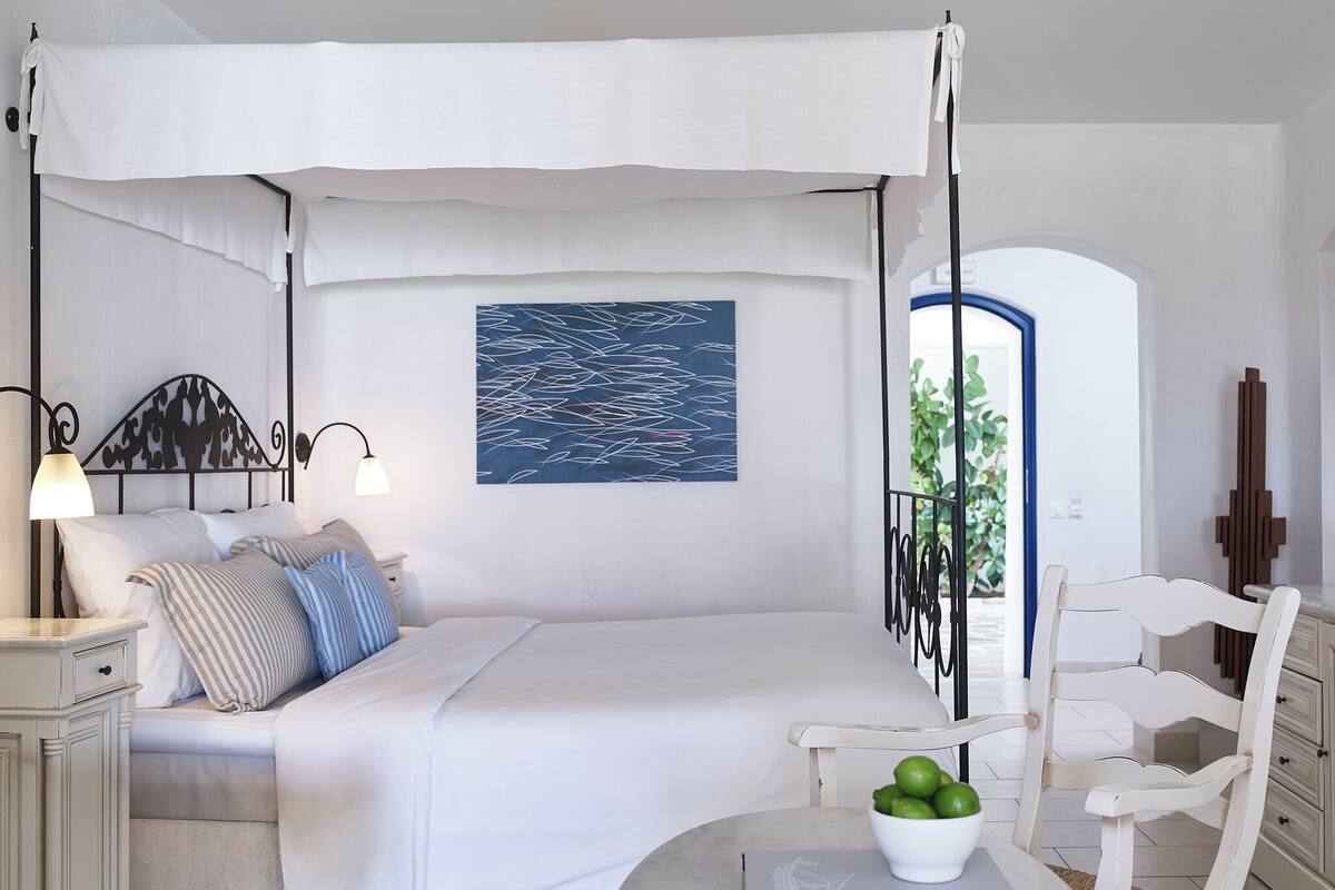 Premium Sea Front Bungalows | Minibar, in-room safe, blackout drapes, iron/ironing board (on request)
