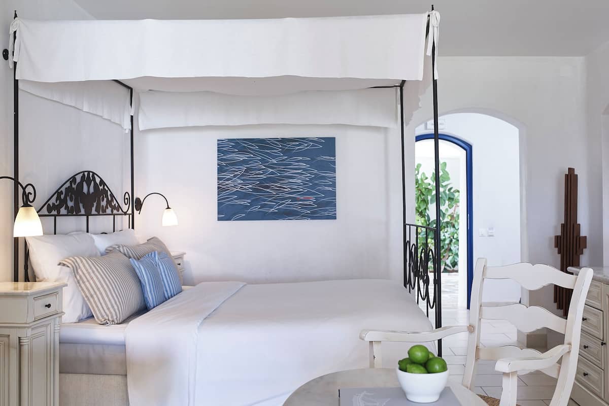 Premium Sea Front Bungalows | Minibar, caja fuerte, cortinas opacas y tabla de planchar con plancha