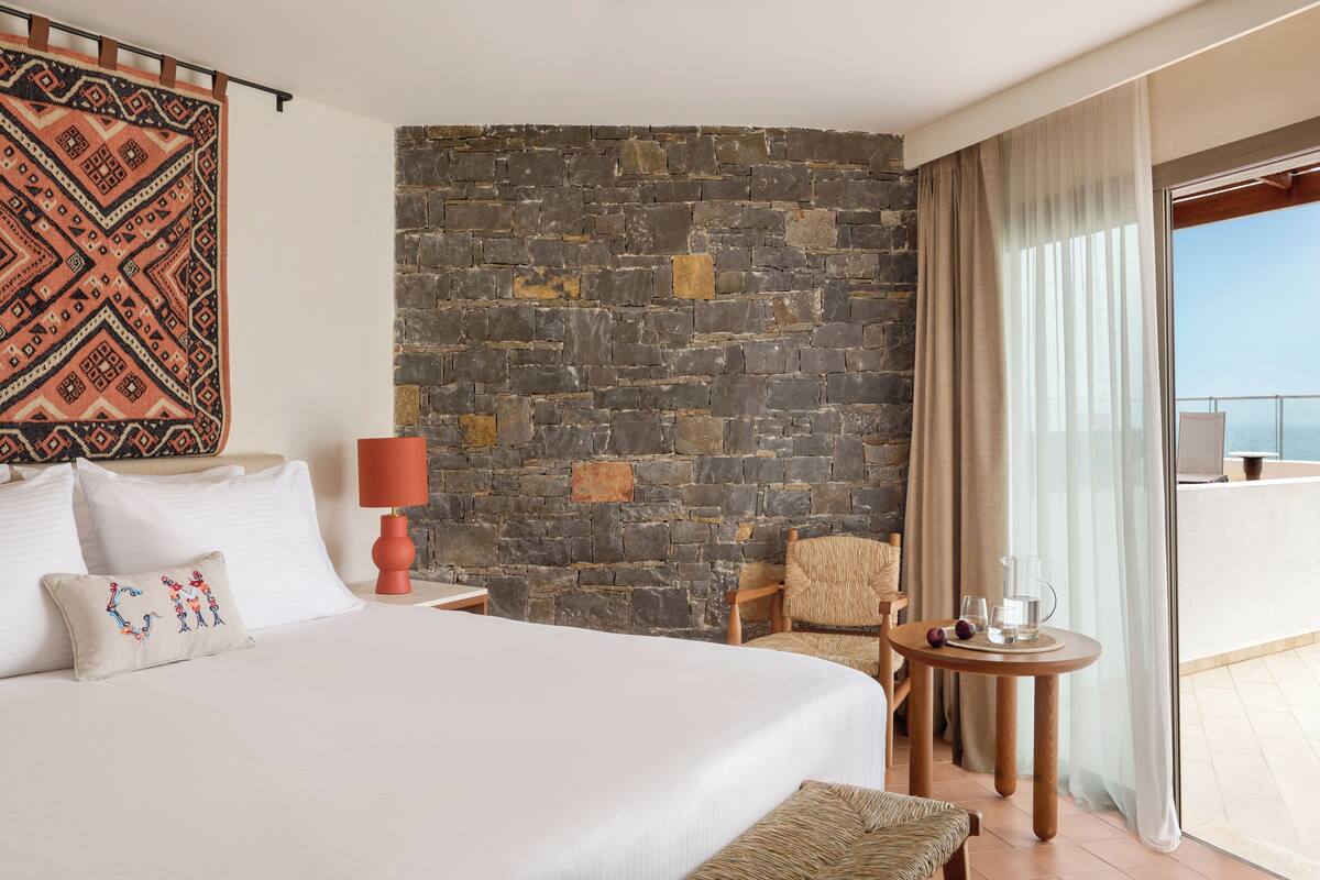 Exclusive Adult Sea View Suite with Premium Perks (Aged 16+ | Renovated) | Minibar, in-room safe, blackout drapes, iron/ironing board (on request)