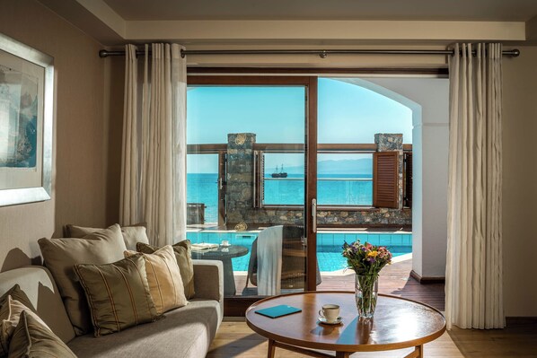 Premium Private Pool Villa | Oleskelualue | Älytelevisio, pöytätennispöytä, leluja