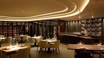 9 bars/lounges, 5 poolside bars