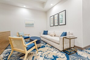 Lobby - Hampton Inn & Suites St. Petersburg/Downtown (St. Petersburg)