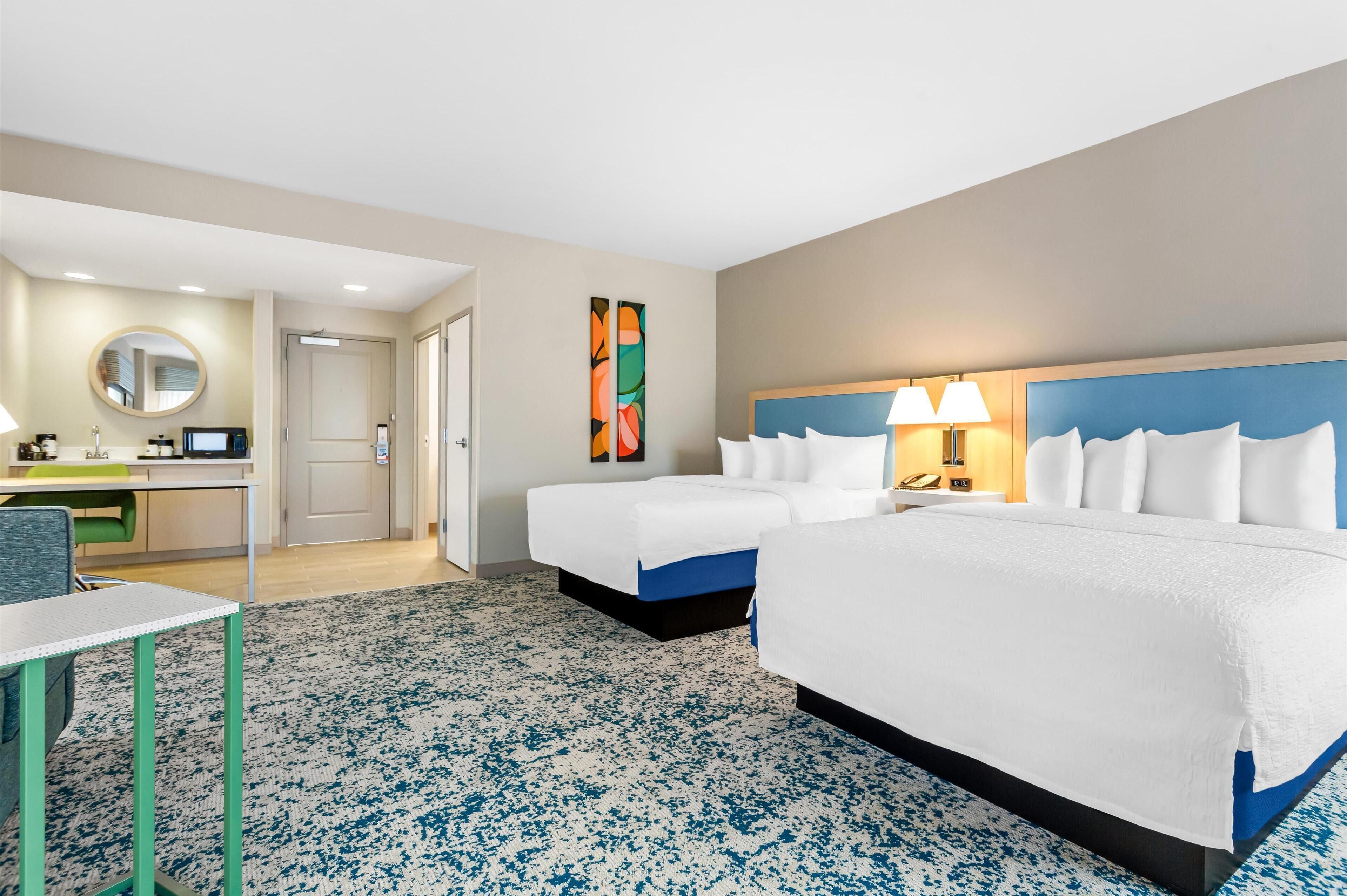 Studio Suite, 2 Queen Beds, Sofabed with Balcony