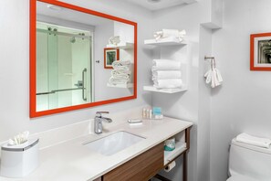 Kostenlose Toilettenartikel, Haartrockner, Handtücher, Seife