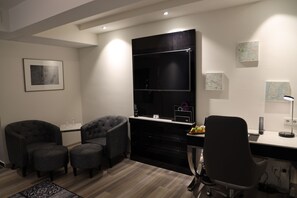 Privilege, Suite, 1 Double Bed - Mercure Hotel Kaiserhof Frankfurt City Center (Frankfurt)