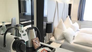 Roupas de cama premium, edredons de pluma, frigobar, cofres nos quartos