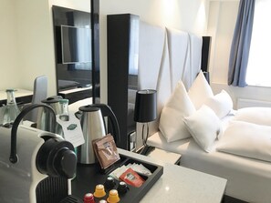 Premium bedding, down duvets, pillow-top beds, minibar - Mercure Hotel Kaiserhof Frankfurt City Center (Frankfurt)
